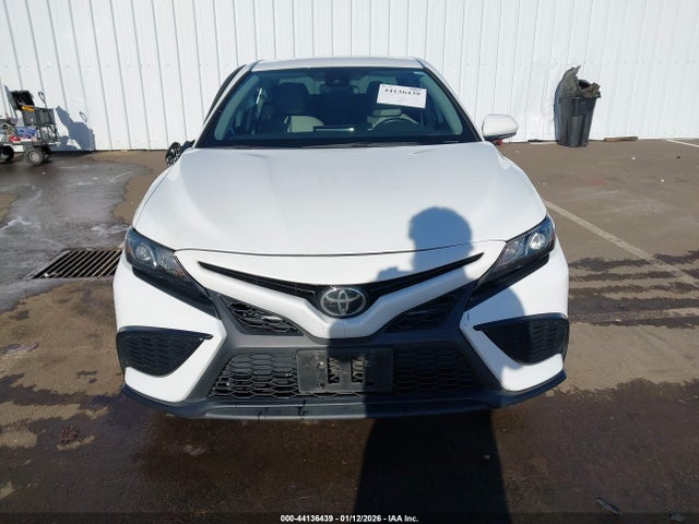 4T1G11BK1NU057819 Toyota Camry Se Awd