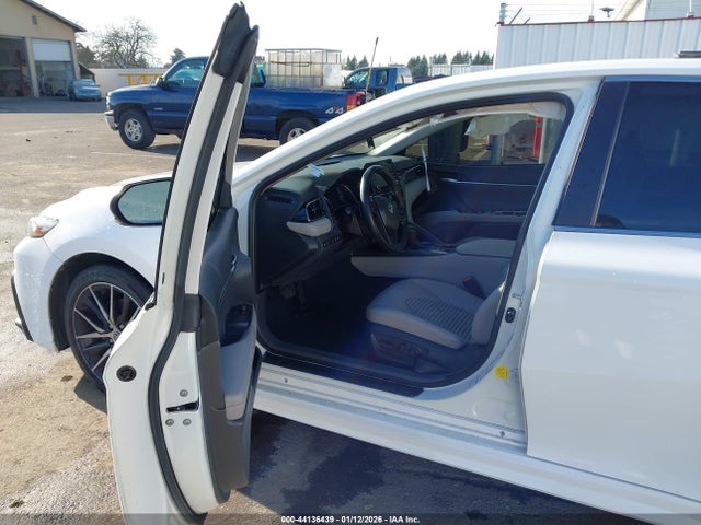 4T1G11BK1NU057819 Toyota Camry Se Awd