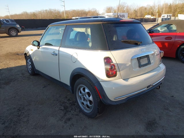 2005 MINI COOPER WMWRC33445TJ64014 Photo 2