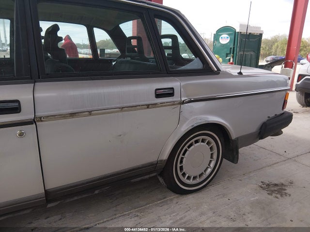 Aukcja sprzedaży 1989 Volvo 244 Dl/gl, vin: YV1AX8849K1371297, numer aukcji: 44136452