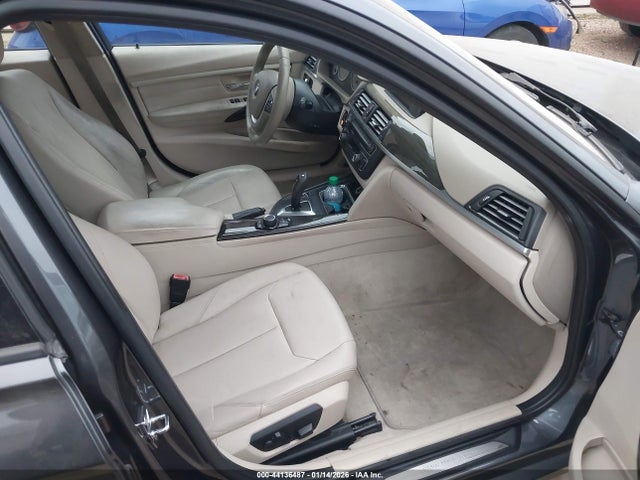 44136487 :رقم المزاد ، WBA3A5C5XCF342309 vin ، 2012 Bmw 328i مزاد بيع