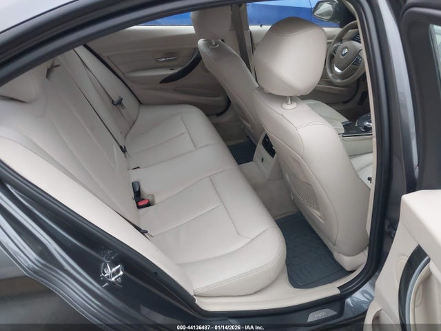 44136487 :رقم المزاد ، WBA3A5C5XCF342309 vin ، 2012 Bmw 328i مزاد بيع