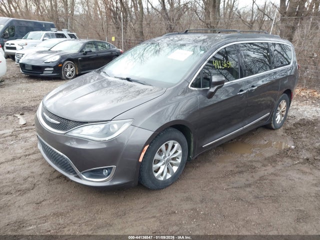 Продаж на аукціоні авто 2017 Chrysler Pacifica Touring-l, vin: 2C4RC1BG4HR621726, номер лоту: 44136547