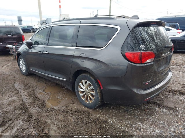 Продаж на аукціоні авто 2017 Chrysler Pacifica Touring-l, vin: 2C4RC1BG4HR621726, номер лоту: 44136547