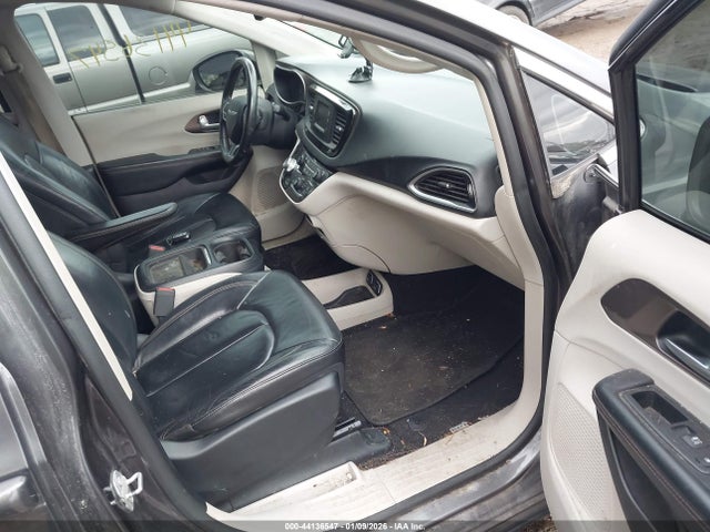 Продаж на аукціоні авто 2017 Chrysler Pacifica Touring-l, vin: 2C4RC1BG4HR621726, номер лоту: 44136547