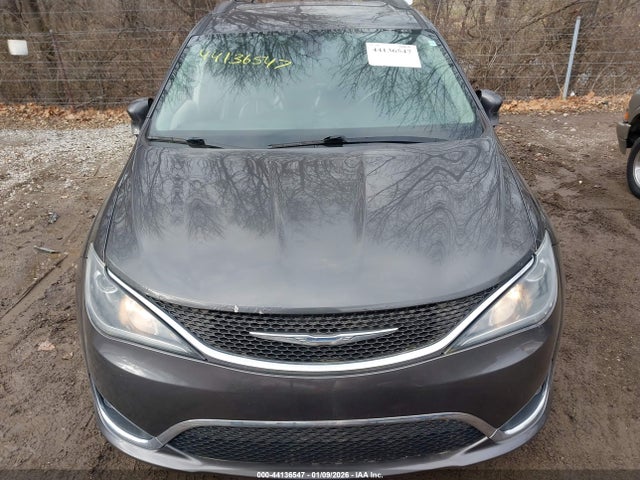 Продаж на аукціоні авто 2017 Chrysler Pacifica Touring-l, vin: 2C4RC1BG4HR621726, номер лоту: 44136547