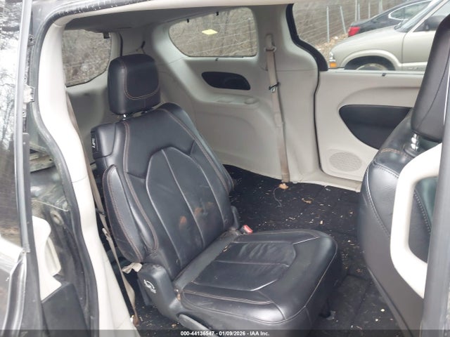Продаж на аукціоні авто 2017 Chrysler Pacifica Touring-l, vin: 2C4RC1BG4HR621726, номер лоту: 44136547