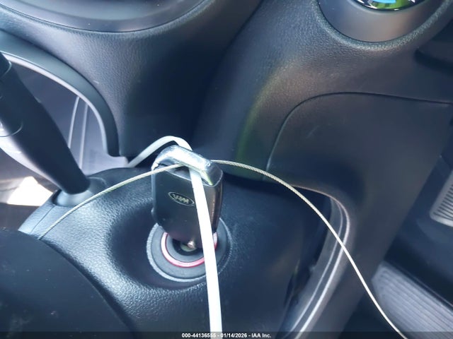 KNDJ23AU1M7773445 KIA SOUL S