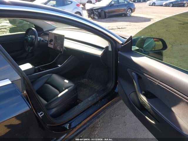 Продажа на аукционе авто 2019 Tesla Model 3 Long Range/mid Range/standard Range/standard Range Plus, vin: 5YJ3E1EA9KF304681, номер лота: 44136630