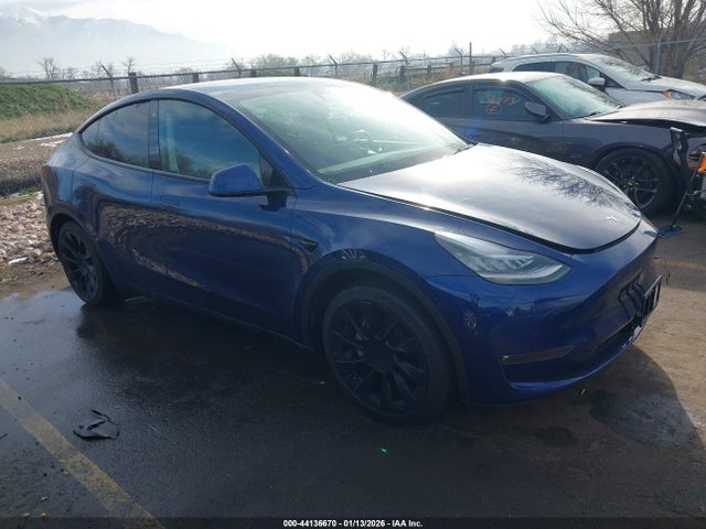 2021 TESLA MODEL Y 5YJYGAEE0MF136712 Photo 0
