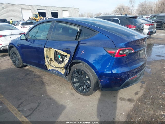 2021 TESLA MODEL Y 5YJYGAEE0MF136712 Photo 2