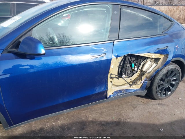 2021 TESLA MODEL Y 5YJYGAEE0MF136712 Photo 5