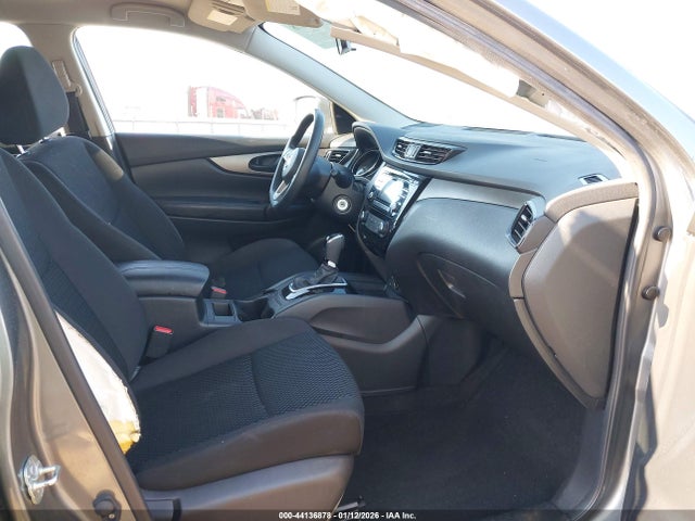 JN1BJ1CPXJW160733 Nissan Rogue Sport S