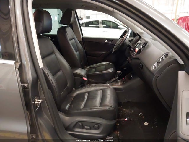 WVGBV7AX2GW512599 Volkswagen Tiguan Sel