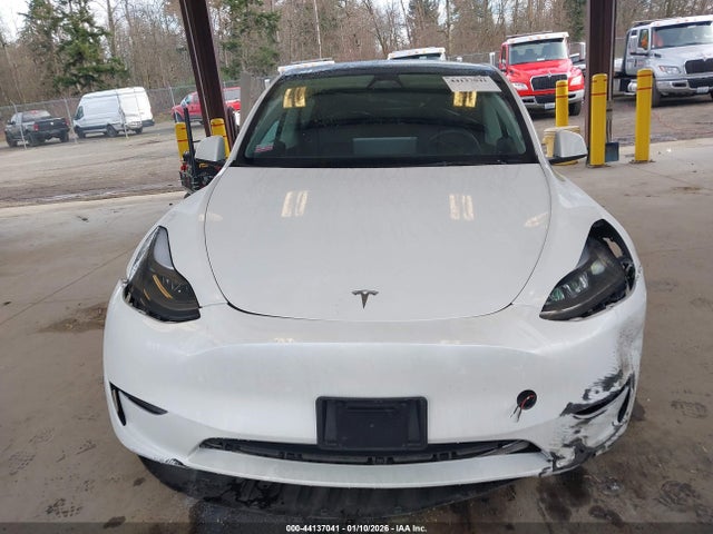 Tesla Model Y Performance Dual Motor All-wheel Drive 2024 7SAYGDEF2RF078543 Image 11