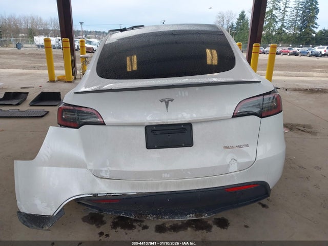 Tesla Model Y Performance Dual Motor All-wheel Drive 2024 7SAYGDEF2RF078543 Image 15