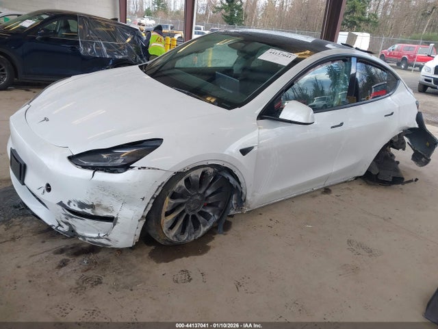 2024 TESLA MODEL Y 7SAYGDEF2RF078543 Photo 1