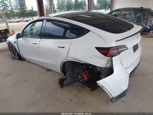 2024 TESLA MODEL Y 7SAYGDEF2RF078543 Photo 2