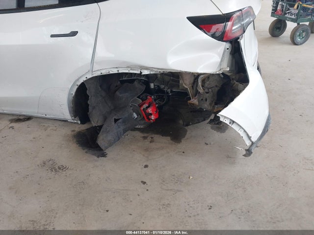 2024 TESLA MODEL Y 7SAYGDEF2RF078543 Photo 5