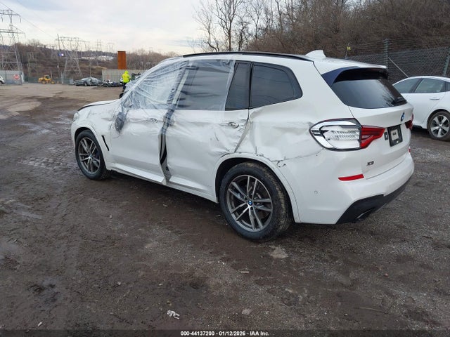 2018 BMW X3 5UXTS3C52J0Y99122 Photo 2