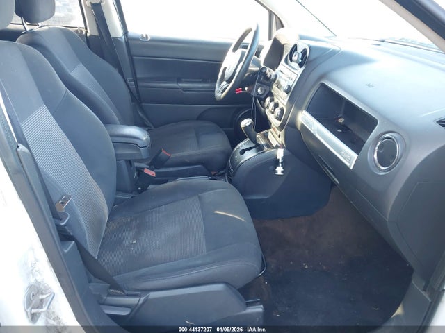 1C4NJCBA6GD641263 Jeep Compass Sport