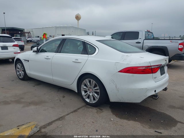 2017 JAGUAR XF SAJBJ4BV1HCY26969 Photo 2