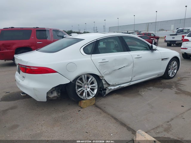 2017 JAGUAR XF SAJBJ4BV1HCY26969 Photo 3