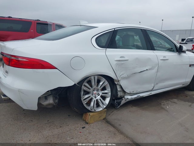 2017 JAGUAR XF SAJBJ4BV1HCY26969 Photo 5