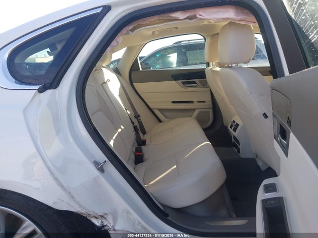 2017 JAGUAR XF SAJBJ4BV1HCY26969 Photo 7