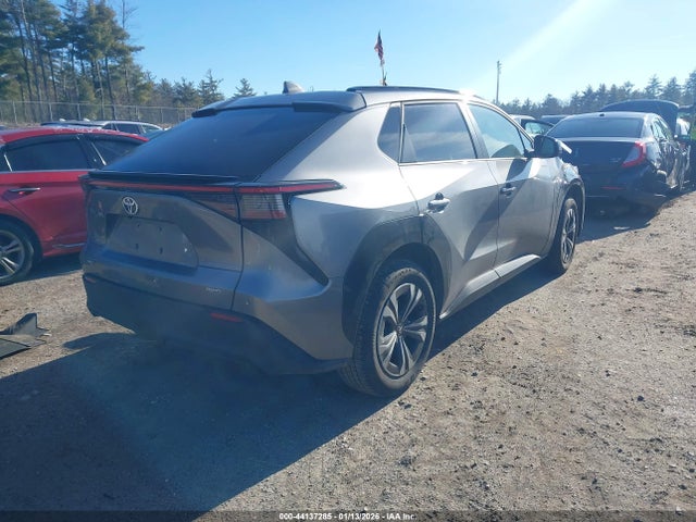 2024 TOYOTA BZ4X JTMABACA5RA081013 Photo 3