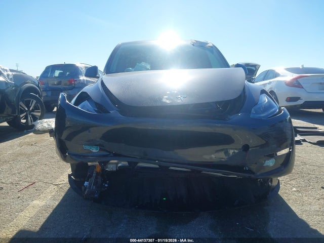 7SAYGDEE2SF260465 Tesla Model Y Long Range Dual Motor All-wheel Drive