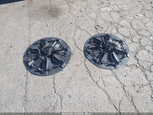 7SAYGDEE2SF260465 Tesla Model Y Long Range Dual Motor All-wheel Drive