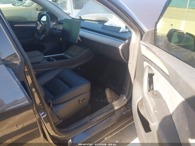 2025 TESLA MODEL Y 7SAYGDEE2SF260465 Photo 4