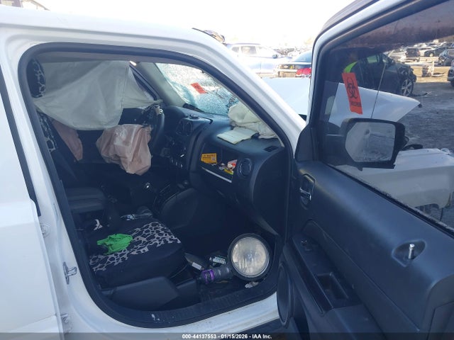 44137553 :رقم المزاد ، 1C4NJPBB9ED797035 vin ، 2014 Jeep Patriot Sport مزاد بيع
