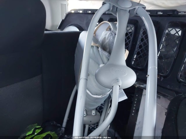 44137553 :رقم المزاد ، 1C4NJPBB9ED797035 vin ، 2014 Jeep Patriot Sport مزاد بيع