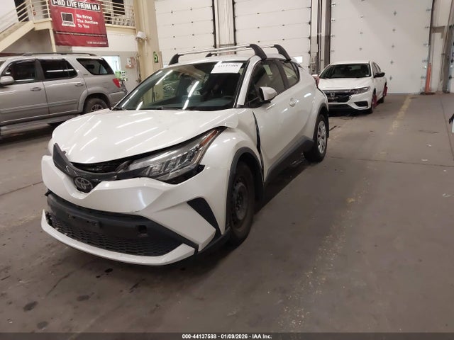 JTNKHMBX1M1095618 Toyota C-HR LE