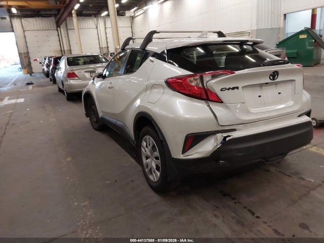 JTNKHMBX1M1095618 Toyota C-HR LE