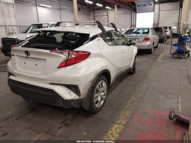 JTNKHMBX1M1095618 Toyota C-HR LE