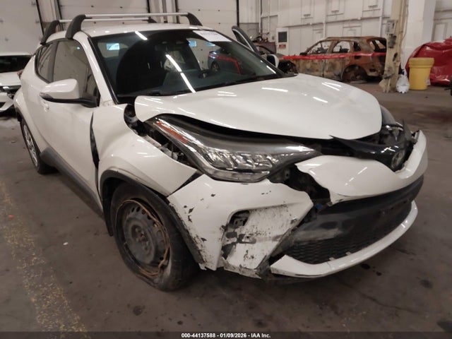 JTNKHMBX1M1095618 Toyota C-HR LE