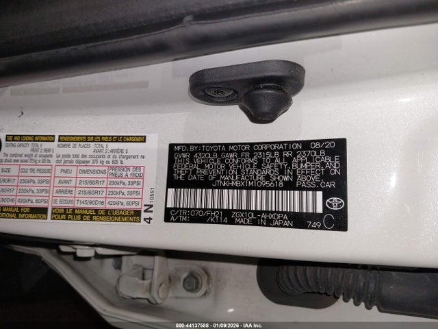 JTNKHMBX1M1095618 Toyota C-HR LE