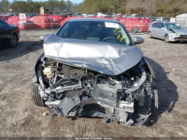 JTNKHMBX7L1068423 Toyota C-HR LE