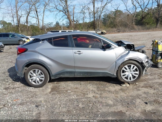 JTNKHMBX7L1068423 Toyota C-HR LE