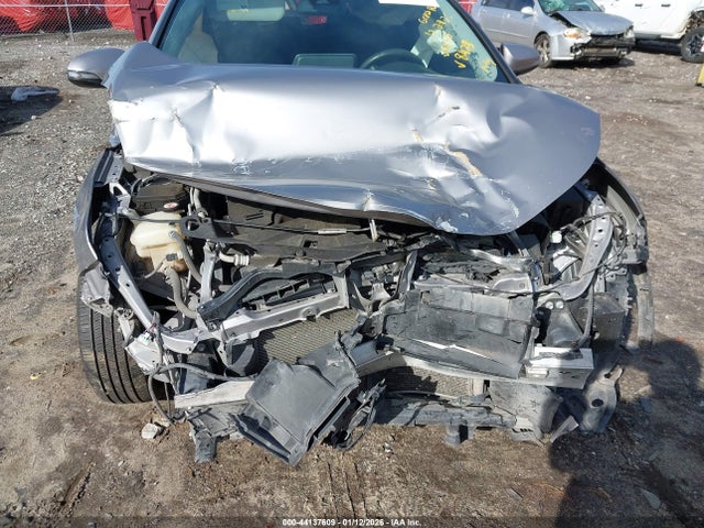 JTNKHMBX7L1068423 Toyota C-HR LE