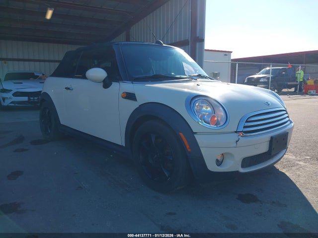 2010 MINI COOPER WMWMR3C51ATU98223 Photo 0