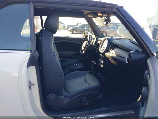 2010 MINI COOPER WMWMR3C51ATU98223 Photo 4
