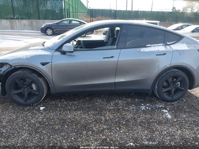 7SAYGDEE0TA479326 Tesla Model Y Long Range Launch Series/premium All-wheel Drive
