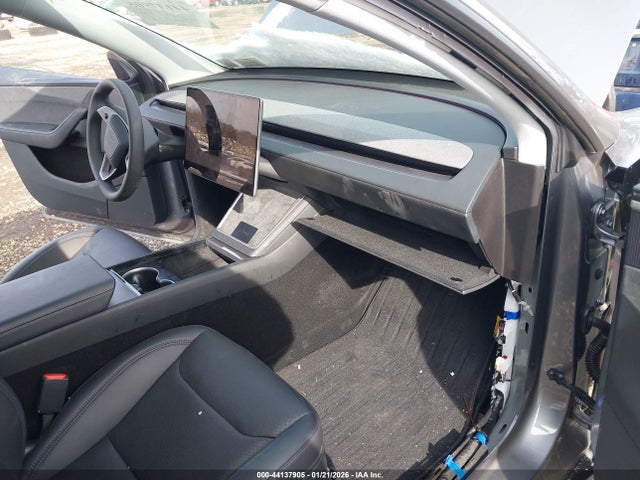 7SAYGDEE0TA479326 Tesla Model Y Long Range Launch Series/premium All-wheel Drive