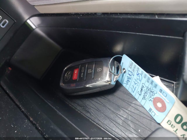 4T1DBADK8SU029217 Toyota CAMRY SE