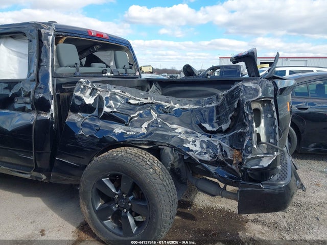 44137946 :رقم المزاد ، 1C6RR6KT2FS570433 vin ، 2015 Ram 1500 Express مزاد بيع