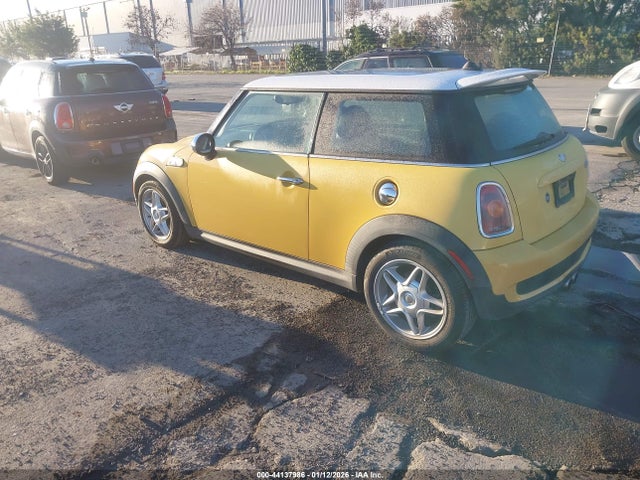 2009 MINI COOPER S WMWMF73549TW83703 Photo 2